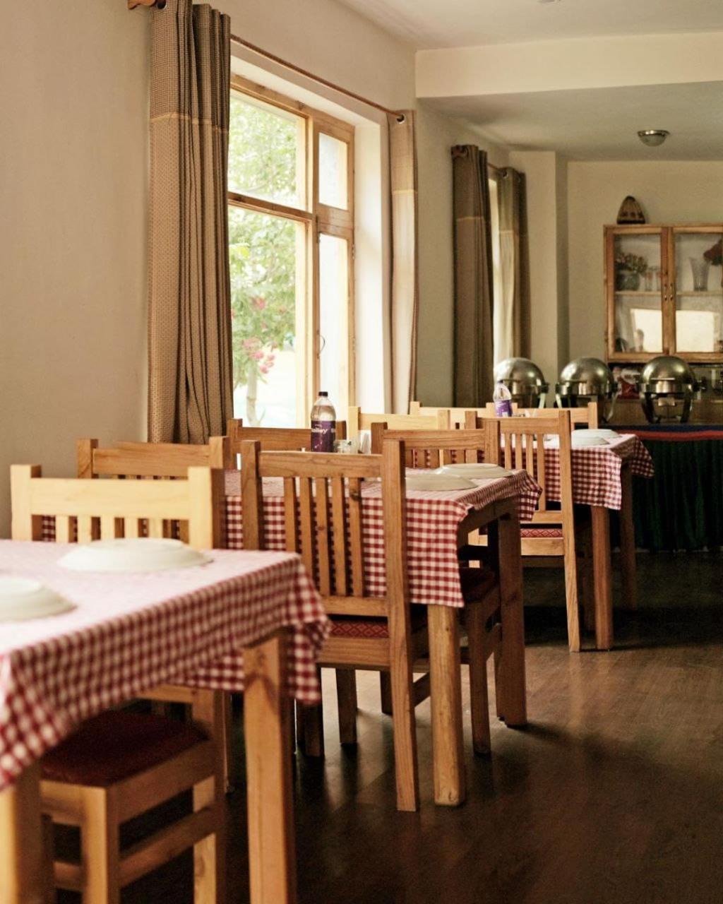Hotel Lonchay Residency Лех Екстериор снимка