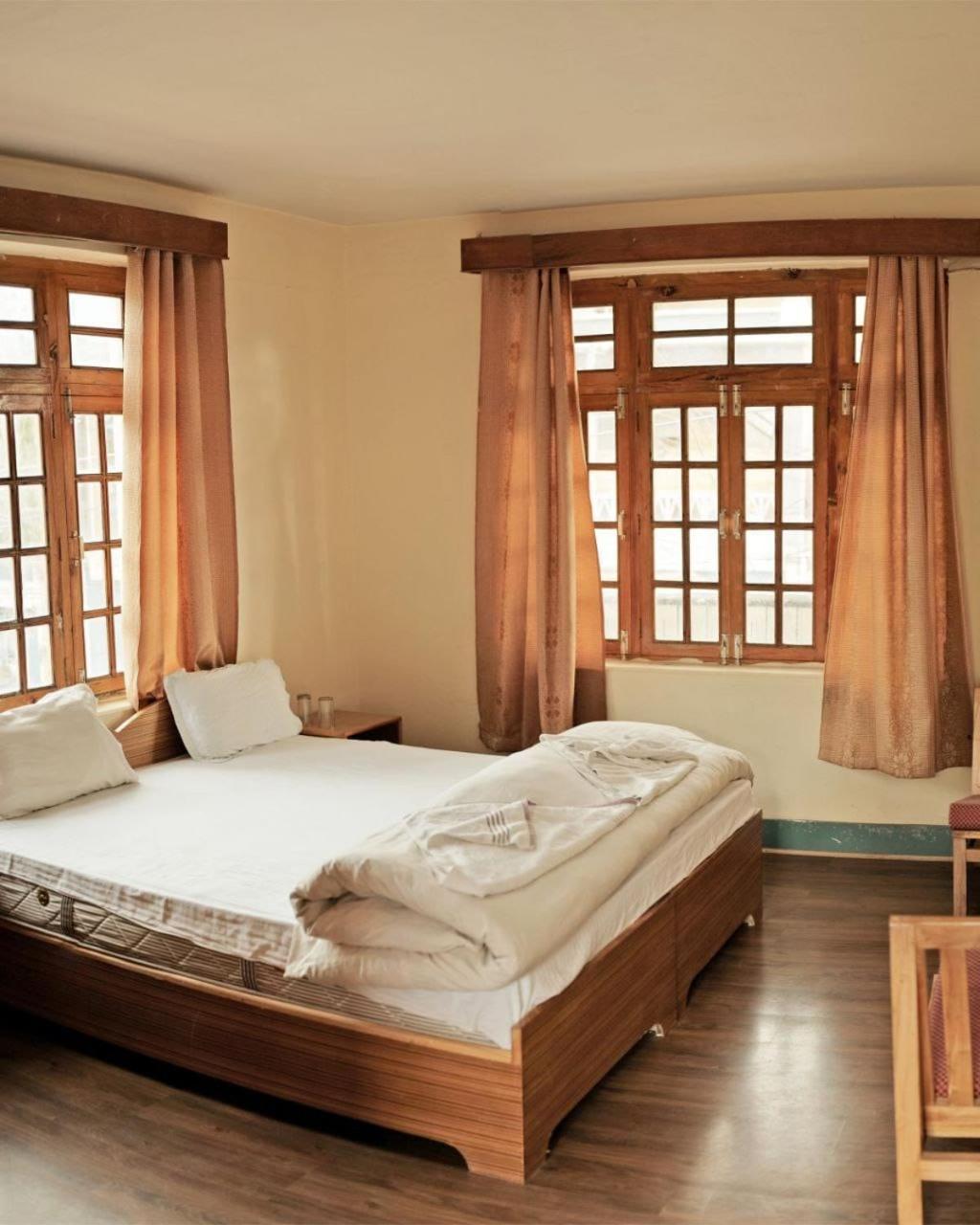 Hotel Lonchay Residency Лех Екстериор снимка