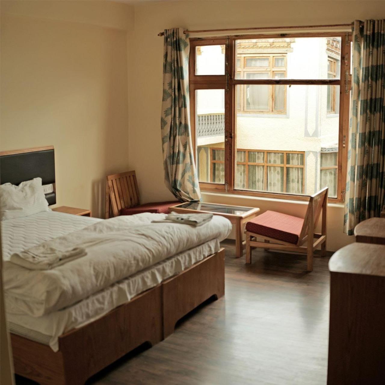 Hotel Lonchay Residency Лех Екстериор снимка