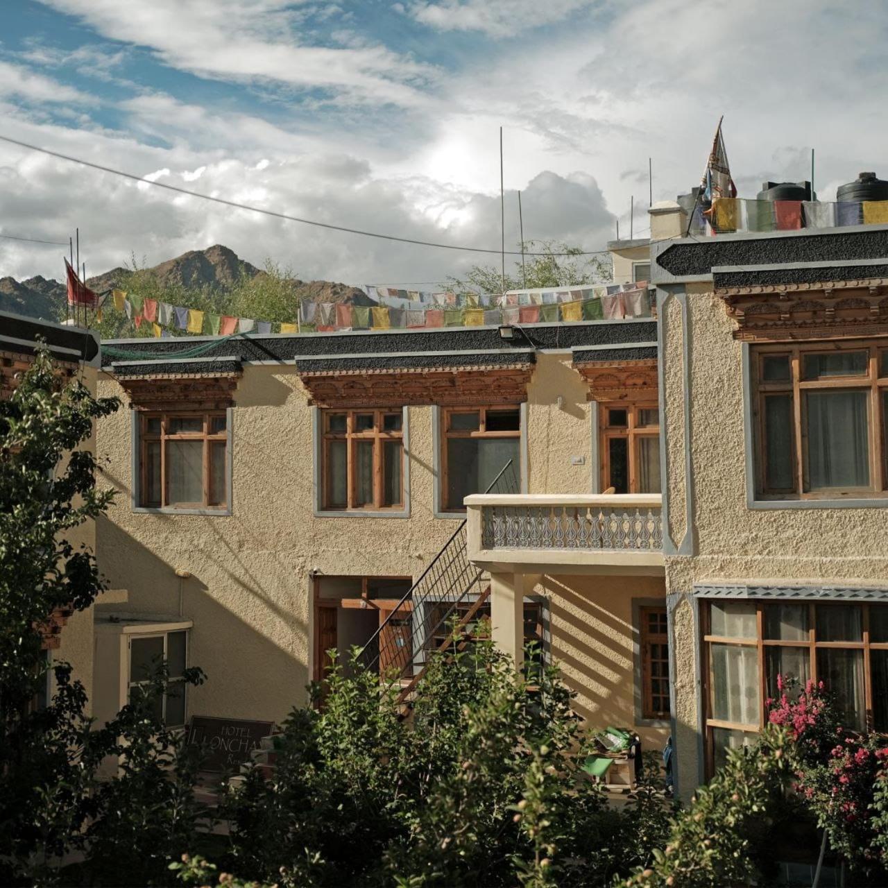 Hotel Lonchay Residency Лех Екстериор снимка